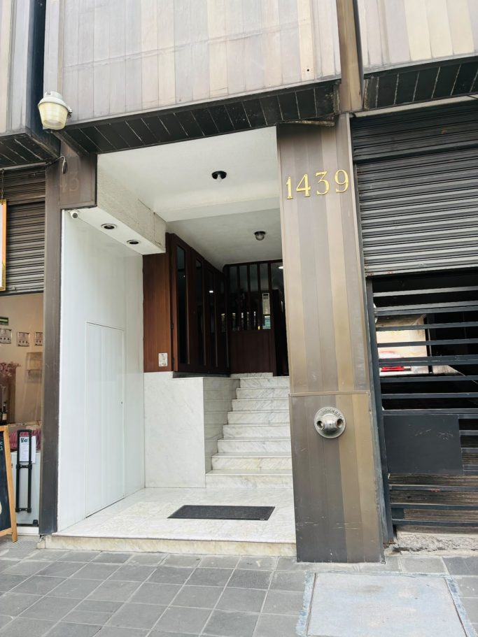 Acceso al edificio Acceso al edificio